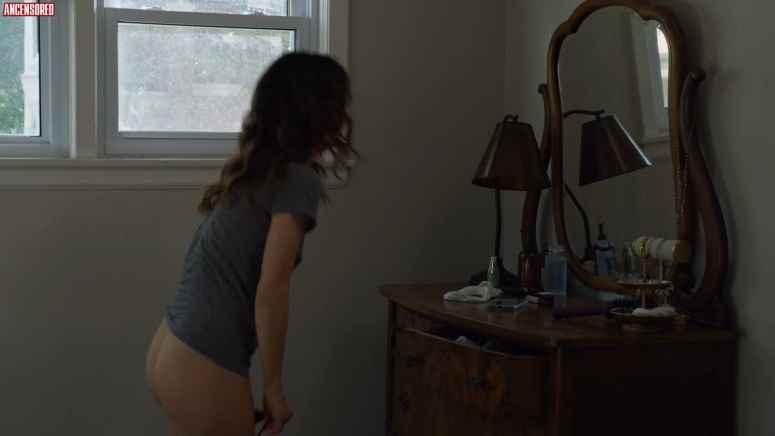 Elizabeth Reaser buttocks are visible 51